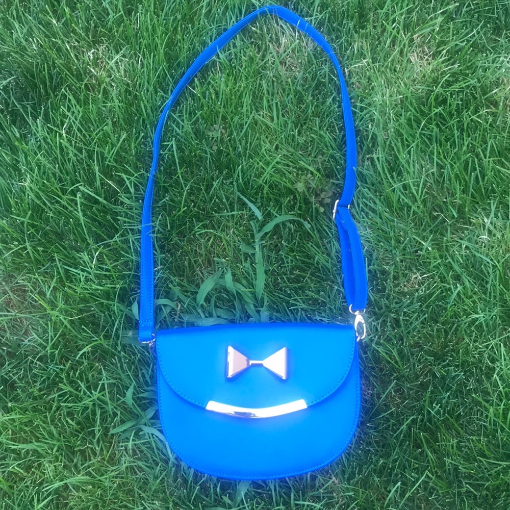 Bow pocketbook